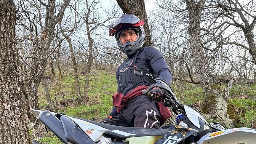 Махачев показал, как ездил по горам на мотоцикле