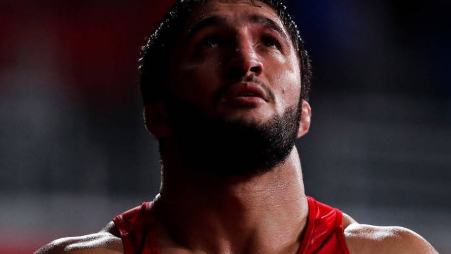 Российский борец Садулаев не полетел на лицензионный олимпийский турнир в Баку
