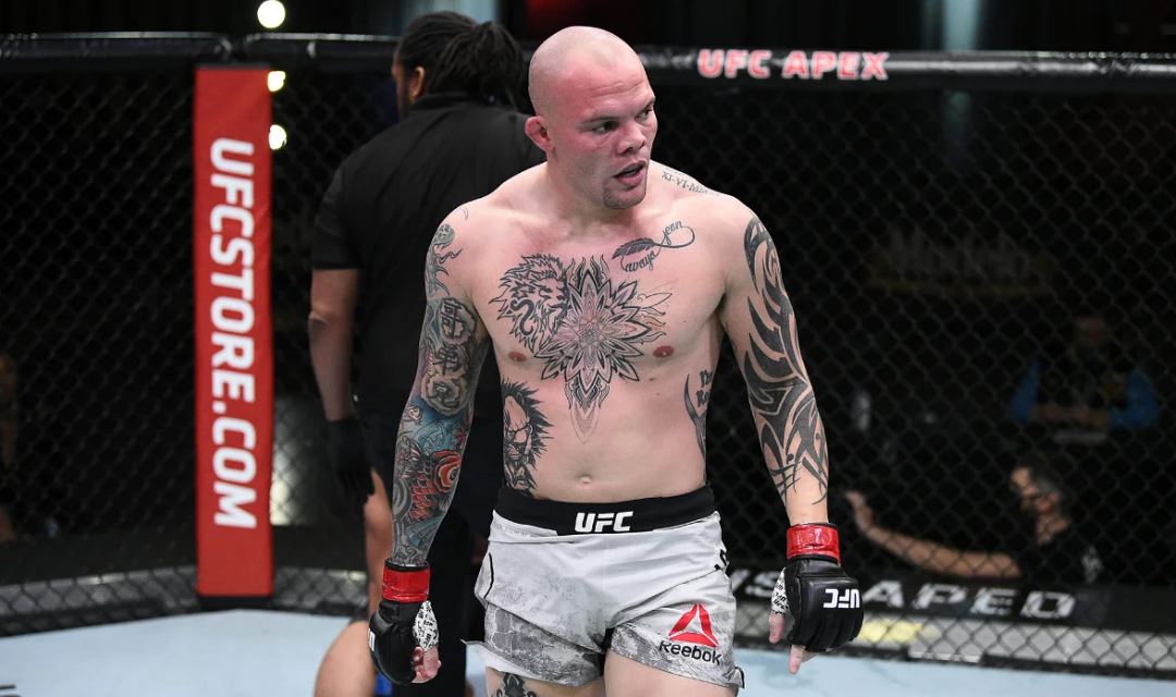 Боец UFC Смит рассказал о драке с грабителем у себя дома
